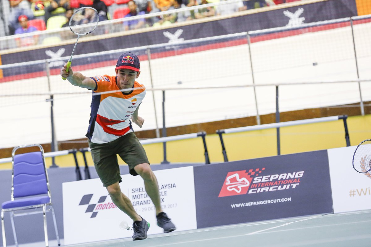 WeAre93's tweet photo. Bola de partido en Malasia 🏸
Match ball in Sepang 🏸 
📸👉@MotoGP 
#IAM93 #MalaysianGP #MotoGP https://t.co/4xj8pqQWuS