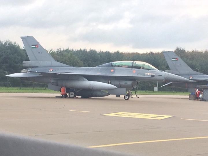 سلاح الجو الاردني يبدأ بتسلم الدفعه الاولى من مقاتلات أف-16 من هولندا DM-X1rQXcAEI4ld