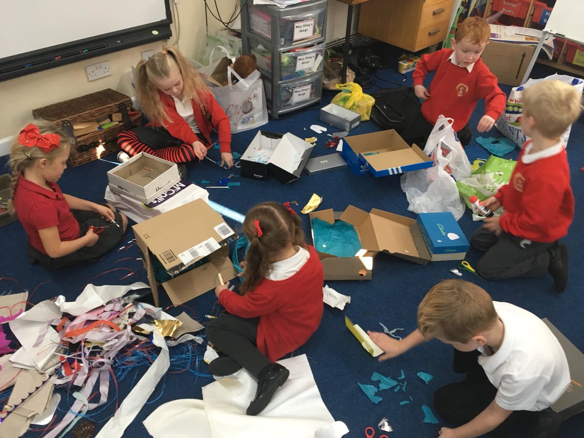 sproatleyschool's tweet photo. Look at the concentration on those faces as #year12 make a start on their model aquariums! 🐡🐠🦀#oceandivers #messy https://t.co/HZZ6WzXMCo
