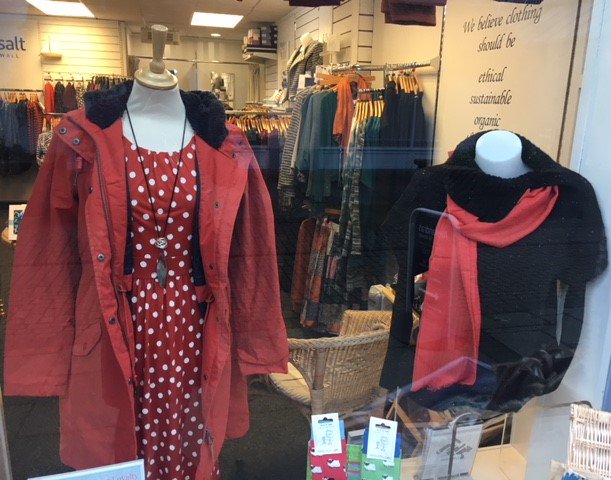AlexandrasofKes's tweet photo. Loving our Orange windows in preparation for Halloween! https://t.co/8v9fJiOL1P