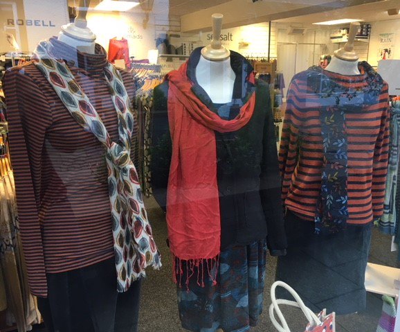 AlexandrasofKes's tweet photo. Loving our Orange windows in preparation for Halloween! https://t.co/8v9fJiOL1P