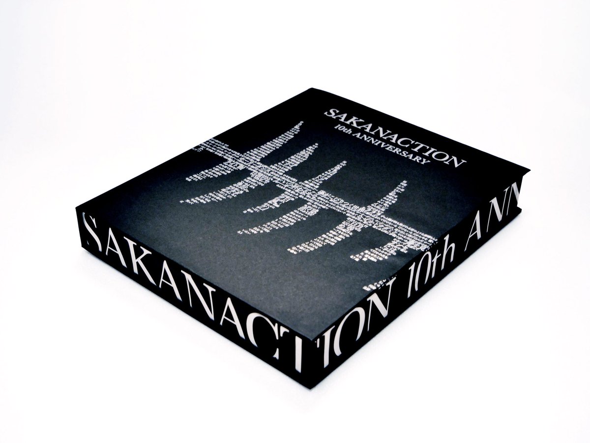 完全受注生産 受付中の「10th ANNIVERSARY ACRYLIC BADGE BOOK