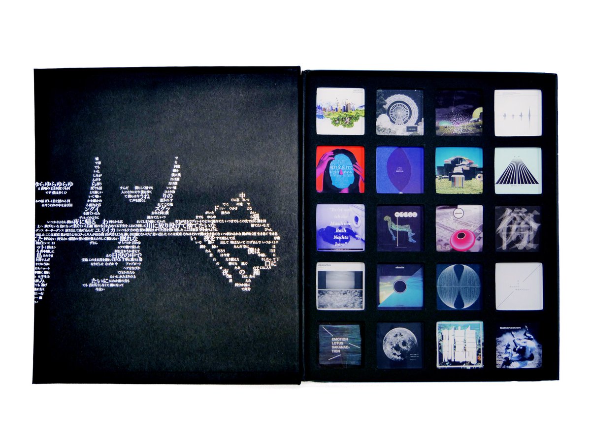 完全受注生産 受付中の「10th ANNIVERSARY ACRYLIC BADGE BOOK