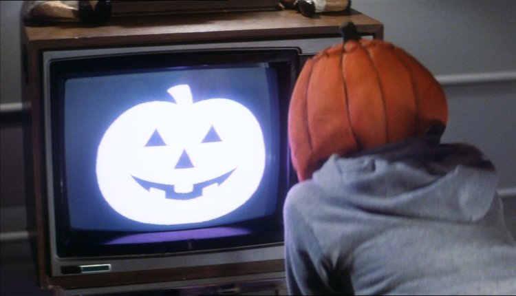 HeadStuffRSS's tweet photo. Halloween III: Season of the Witch | When Ambition Meets Dumb – 35 Years On https://t.co/CXukC5Mu4Y #FilmFeatures #Film #Horror https://t.co/cRkiTm4P2s