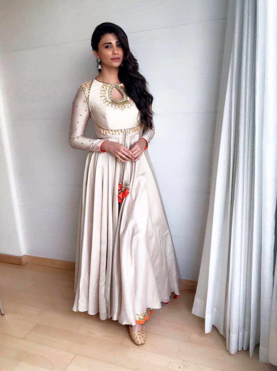 hitendrakapopar's tweet photo. #delhipromotion #ramratan stunning @shahdaisy outfit from @dineshmalkani jumki @shillpapuriidesignerjewellery jutti from @shilpsutra https://t.co/AS1mc1dXvu