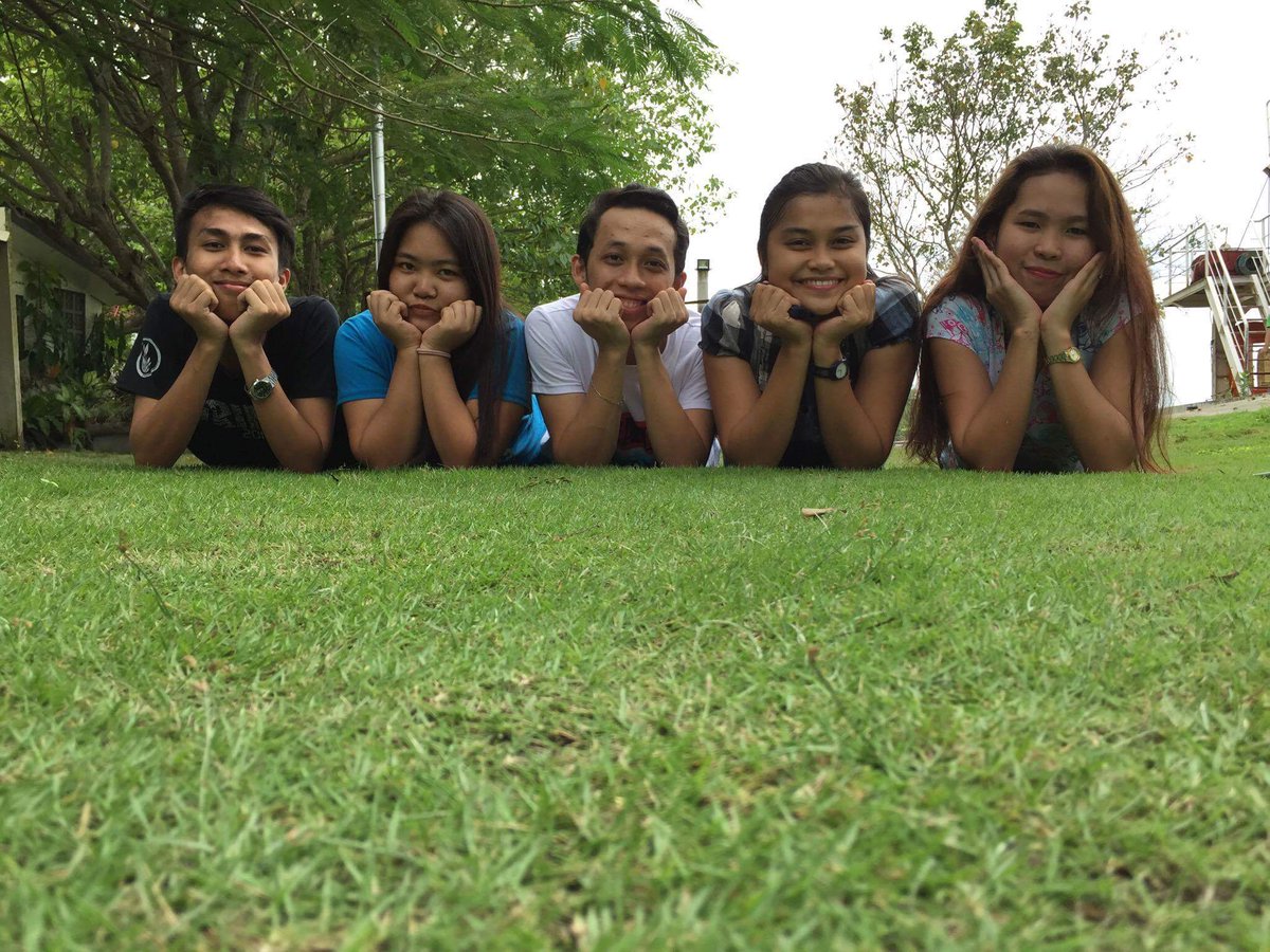 jlposts11's tweet photo. Acctg buddies 😉😉😉 #jlposts #lumalaban #SASOretreat2017 https://t.co/IsBgPmk9hR