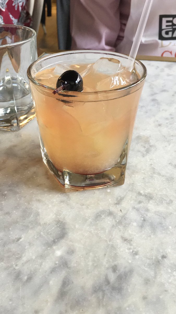 kirenkdhesi's tweet photo. #propertychef @EatLeBab @CDGLeisure @Abi_CDG #thegoalistowin #cocktailmaking https://t.co/htkMHfVqzX