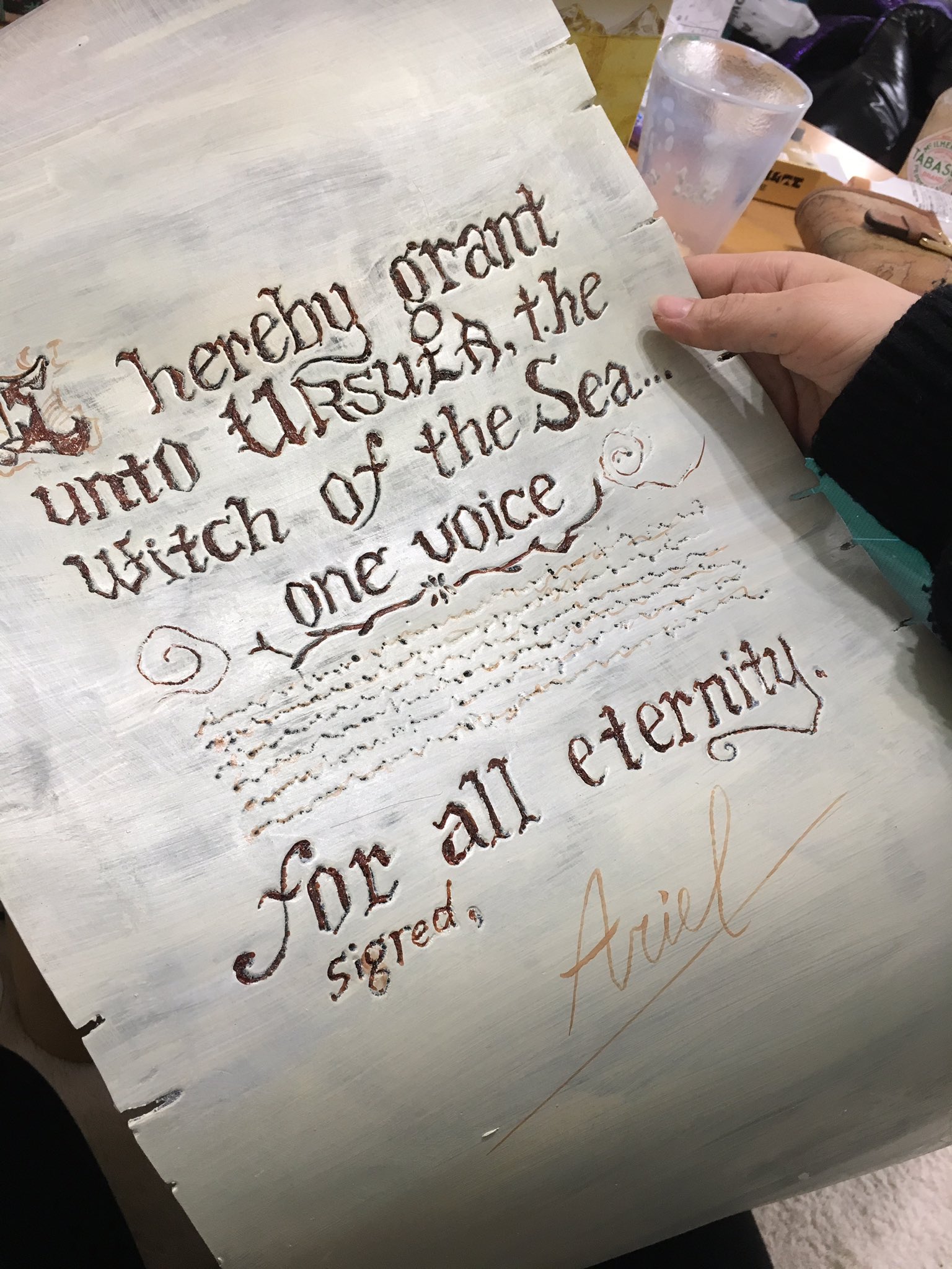 ★蜜蜂さまご確認用★ メゾフル Disneyアースラ契約書風ポシェット Maison de FLEUR（メゾンドフルール）の「アースラ/契約書