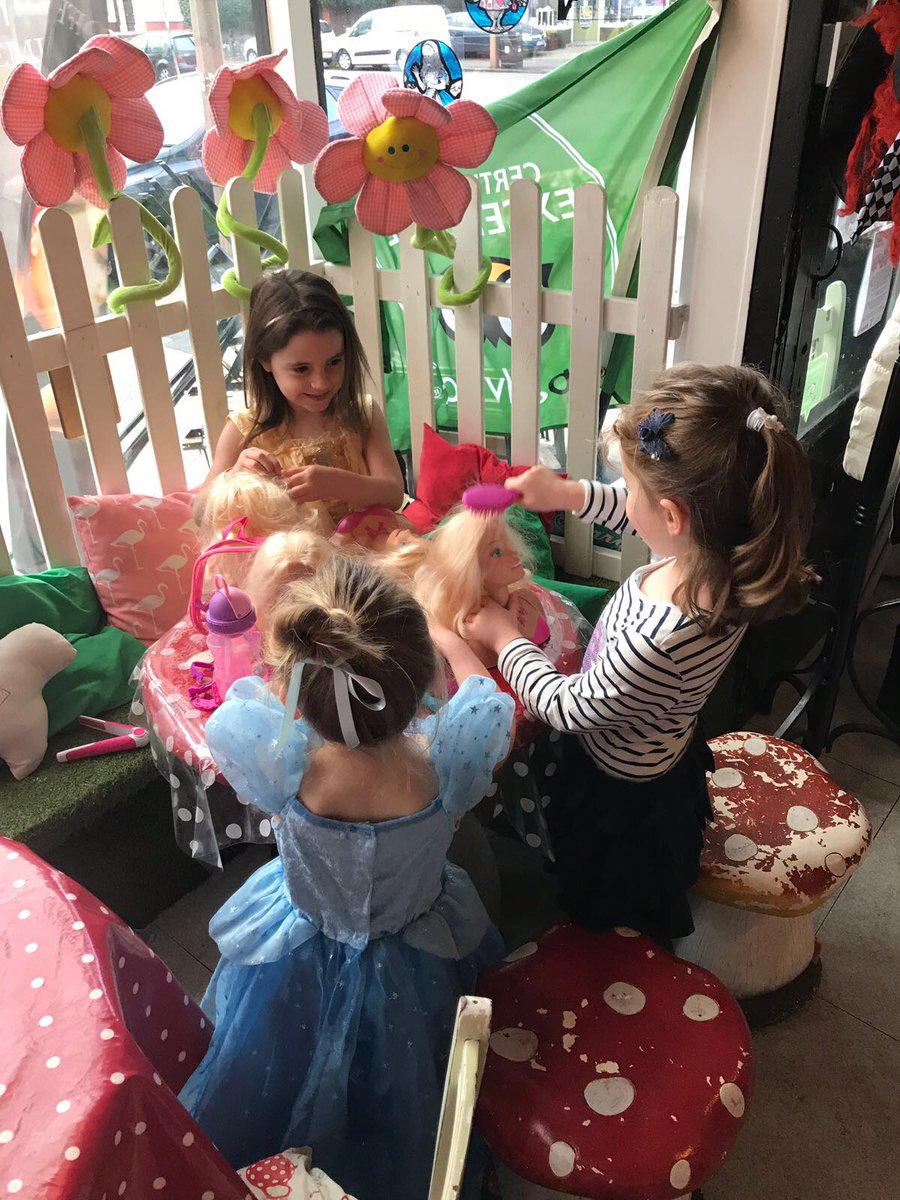 miss_pretty35's tweet photo. There was some fabulous hair styling with these #Princess friends the other day! π #party #northwest #pamper #dollstyling https://t.co/9k3Q7hXyrf