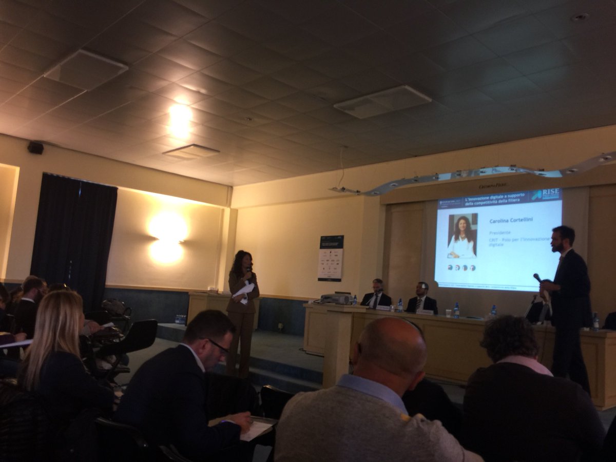 mbellini3's tweet photo. Carolina Cortellini Polo Digitale #Cremona #osaf17 mettere a terra e a valore la conoscenza degli @Osserv_Digital per l’#agrifood https://t.co/pLPqAAZ9Jq
