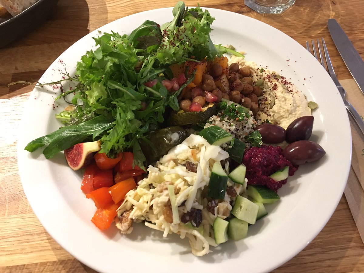 NaturalStoreFHS's tweet image. Big thanks 2 @biocare 4a fascinating &amp;amp; fun training session about #Probiotics &amp;amp; #GutHealth ✨💩 It was massively informative &amp;amp; interactive 😀👌🏻