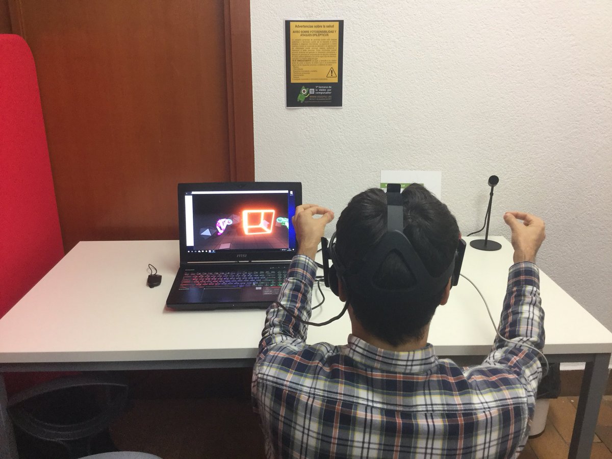 vision_cr's tweet photo. Probando la integración del Leap Motion con las Oculus Rift en la jornada de puertas abiertas #TechLab @esiuclm @uclm_es @SantaTecla17 https://t.co/Frpa25H7wU