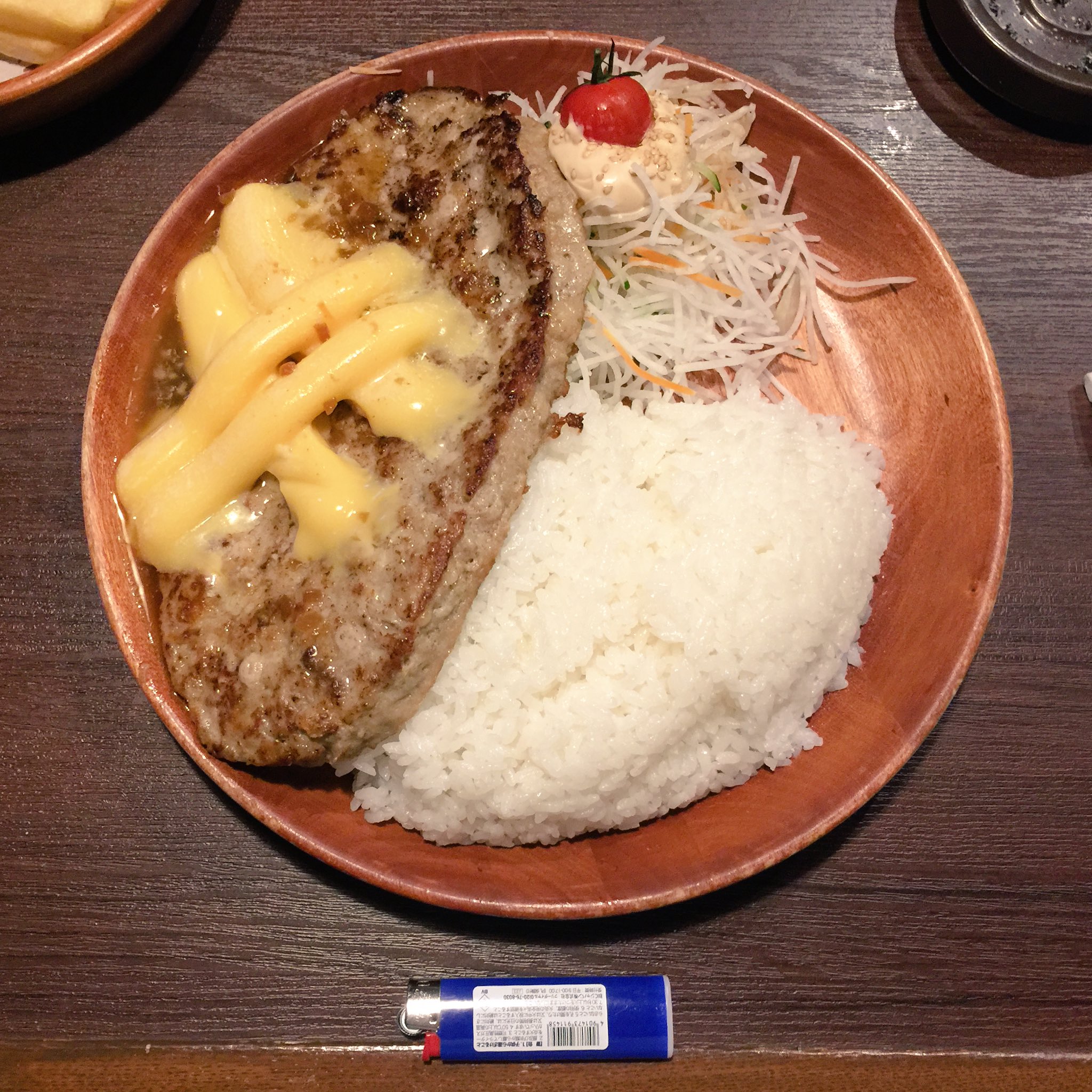 Asagata Sur Twitter びっくりドンキーでガリバーバーグなるものを食したのですが 想像以上のデカさでした 400gチーズバーグ さらにチーズトッピング ご飯大盛り この後マンゴーパフェも食べましたが1ヶ月はハンバーグ見たくないです God神内 T Co