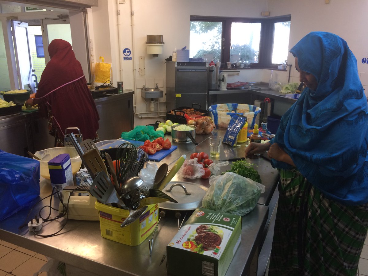 Come for a delicious traditional Somali lunch at @BHillSettlement today between 12-4pm, £3.50 all proceeds to fundraise for #Mogadishu