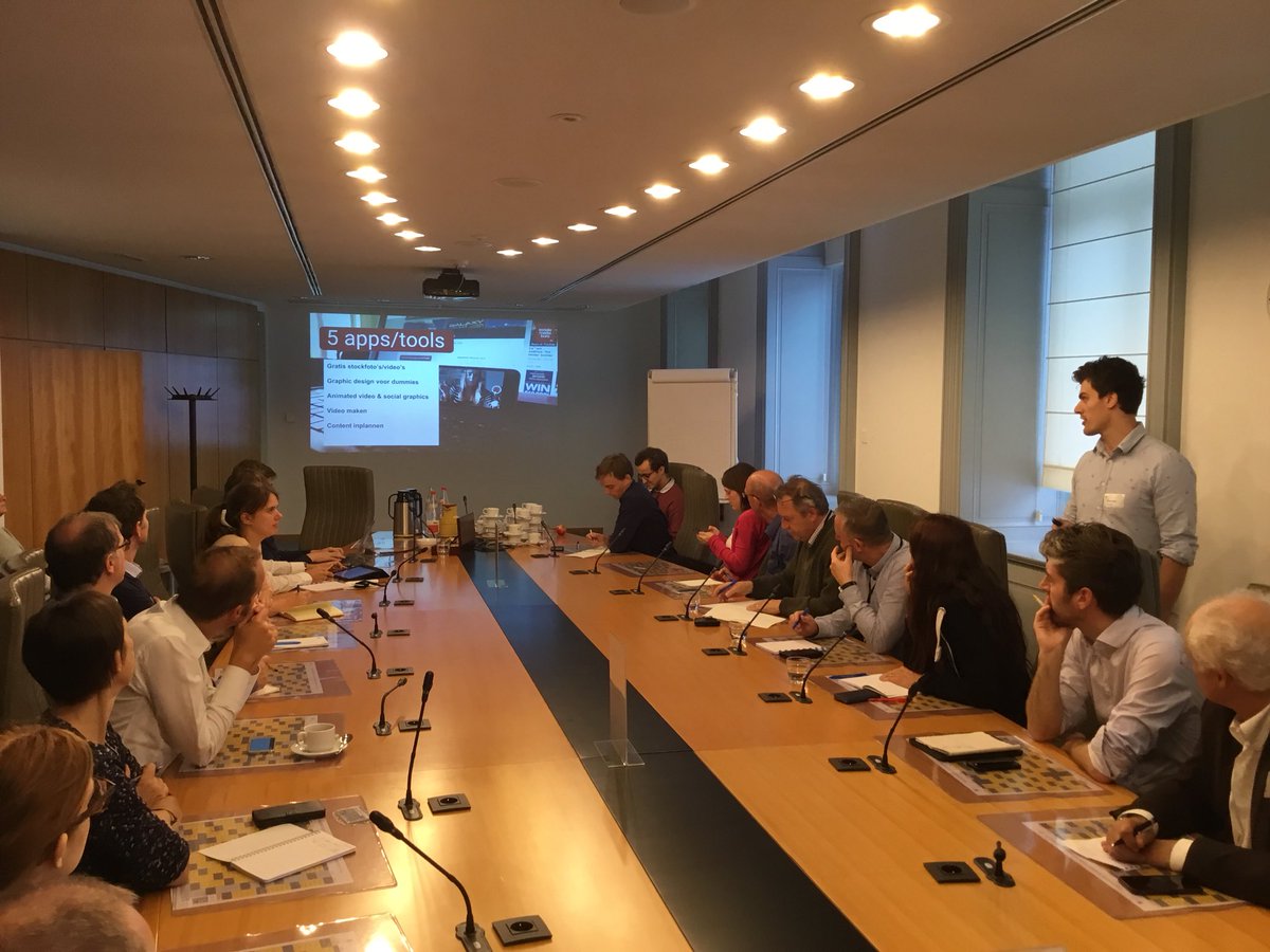 vlaparl's tweet photo. Vandaag sessie 3 van #digiweek17 in #vlaparl : "10 gratis apps/tools om je het leven gemakkelijker te maken" van @Askdieter @DigitaleWeek https://t.co/1GLnq5Q5o3