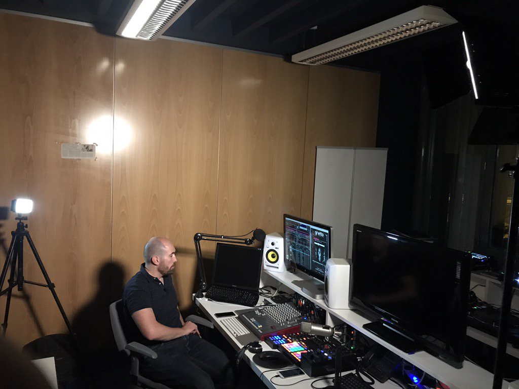 AirdroneProduc's tweet photo. Regreso @javier_galiano #moebb en sala #ghetto junto a @andrevicenzzo @coquiselection @AndresHonrubia
@CHUSSOS https://t.co/Y4Yv1jQbng