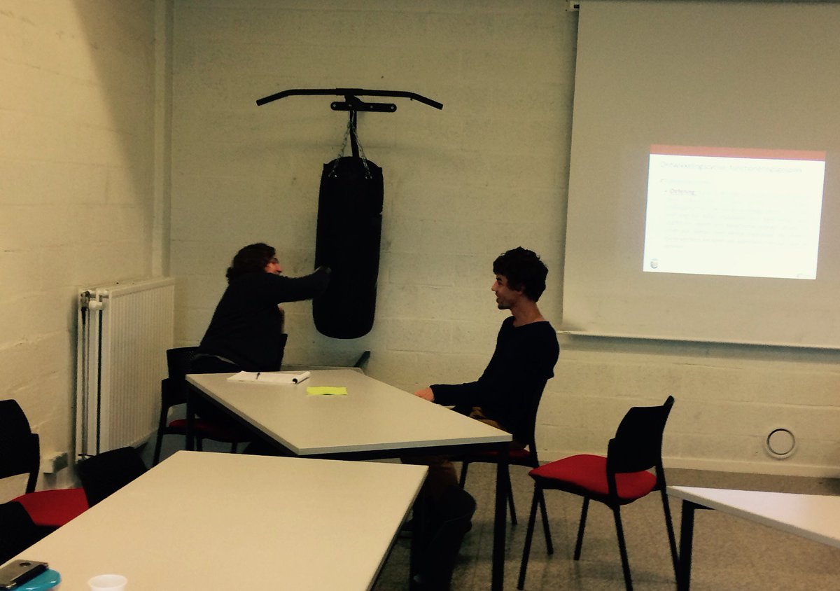 cc_select's tweet photo. #evalueren Een buitengewone #opleiding beoordelaars. Of hoe een boksbal vorm geeft aan een evaluatiegesprek. :) https://t.co/SNZa4QNi7a