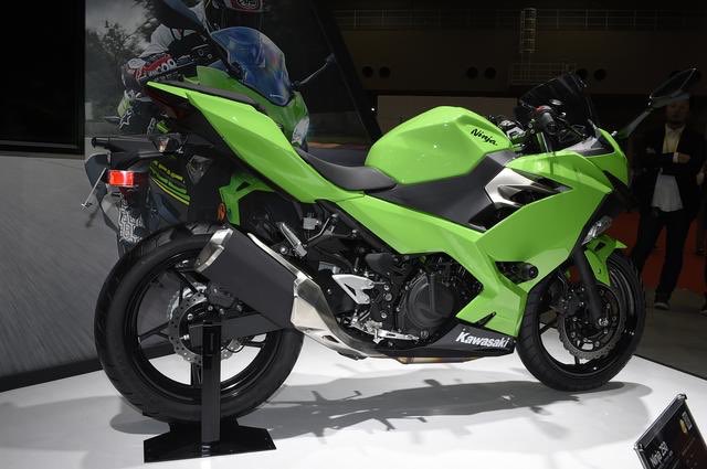 PutiMotor's tweet photo. 東京モーターショー2017で、カワサキが新型ニンジャ250を発表！

エンジンから車体まで全面刷新して、公表スペックは39PSと、CBR250RR以上にパワフル⁉︎∑(ﾟДﾟ)

https://t.co/qZSfZi413F https://t.co/0d6XkuwEFA