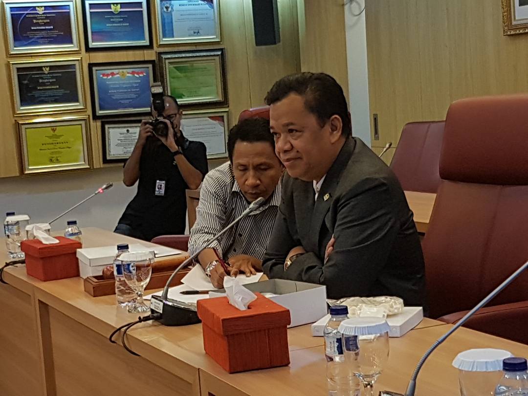 roemkono_id's tweet photo. Menerima Aspirasi 50 Lurah dan 9 Camat dan 1 Kadis Kabupaten Gorontalo. Rabu, 25 Oktober 2017. https://t.co/OdWsDgahCf