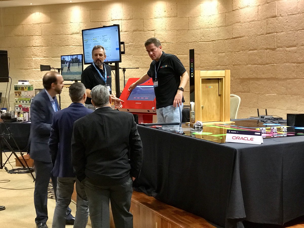 iberhorecaforum's tweet photo. ORACLE presenta experiencia usuario en sector turístico @wedosmarth @oracle_es #Hospec https://t.co/uH3FJGnnXp