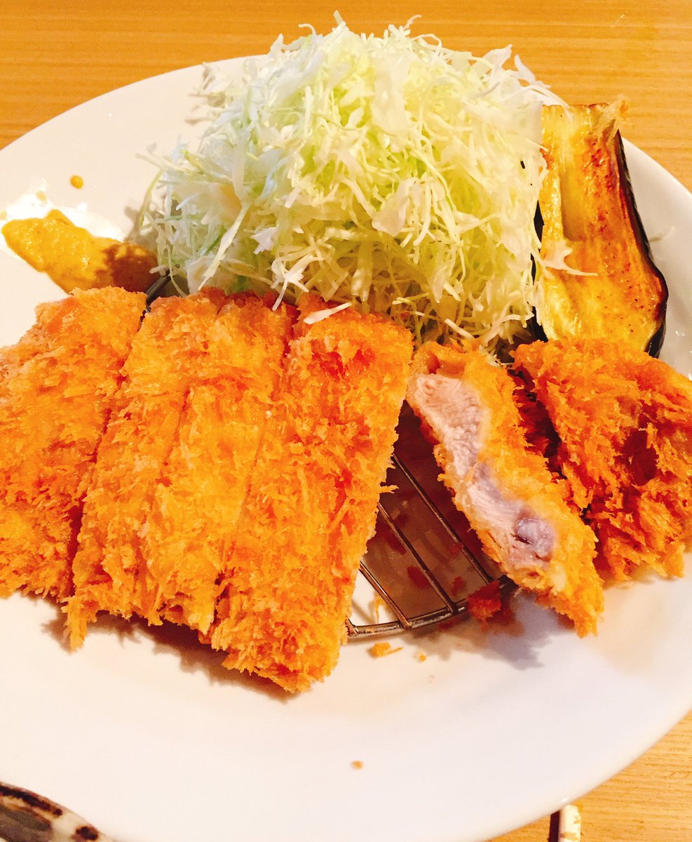 pampukinhat's tweet photo. 渋谷区恵比寿【ろくまる 五元豚】
『ロースかつ定食』
サックサクで大きいトンカツが絶品！！

#グルメ #飯テロ #トンカツ #ロースかつ #お腹ぺコリン部 #恵比寿 #夕飯 https://t.co/0ILZnv3QRs