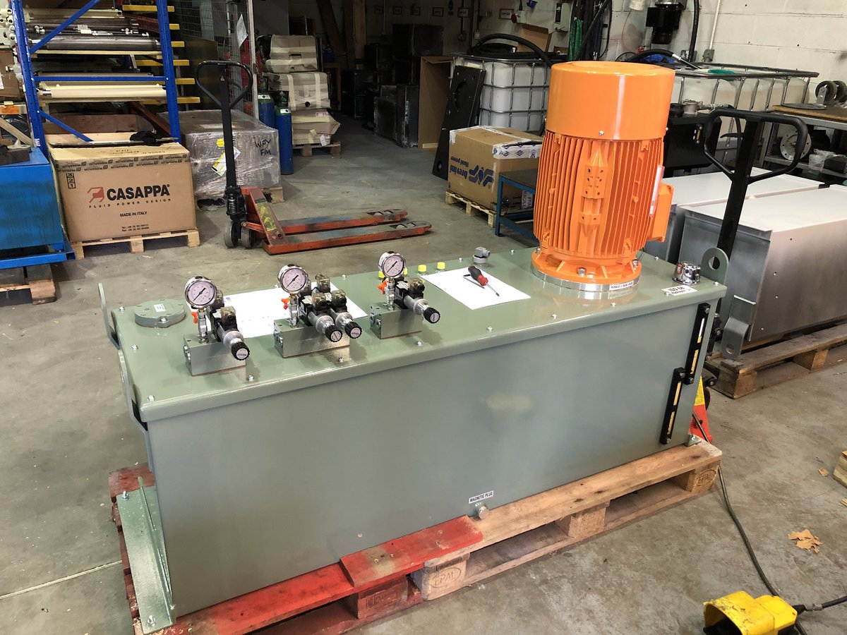 laptorobT's tweet photo. Bespoke power pack almost ready to be shipped into a large OEM in Europe. Painted to their current RAL specs...looks quite smart we think! https://t.co/Dx7ZNDypM7