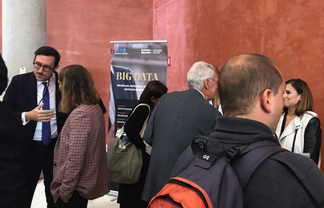 EsadeExecEd's tweet photo. Networking del #BigDataCongress17 con @mcarricano en nuestro stand @ESADE dando a conocer los programas de #ESADEbigdata Ahora su charla. https://t.co/uwuYPvJaTp