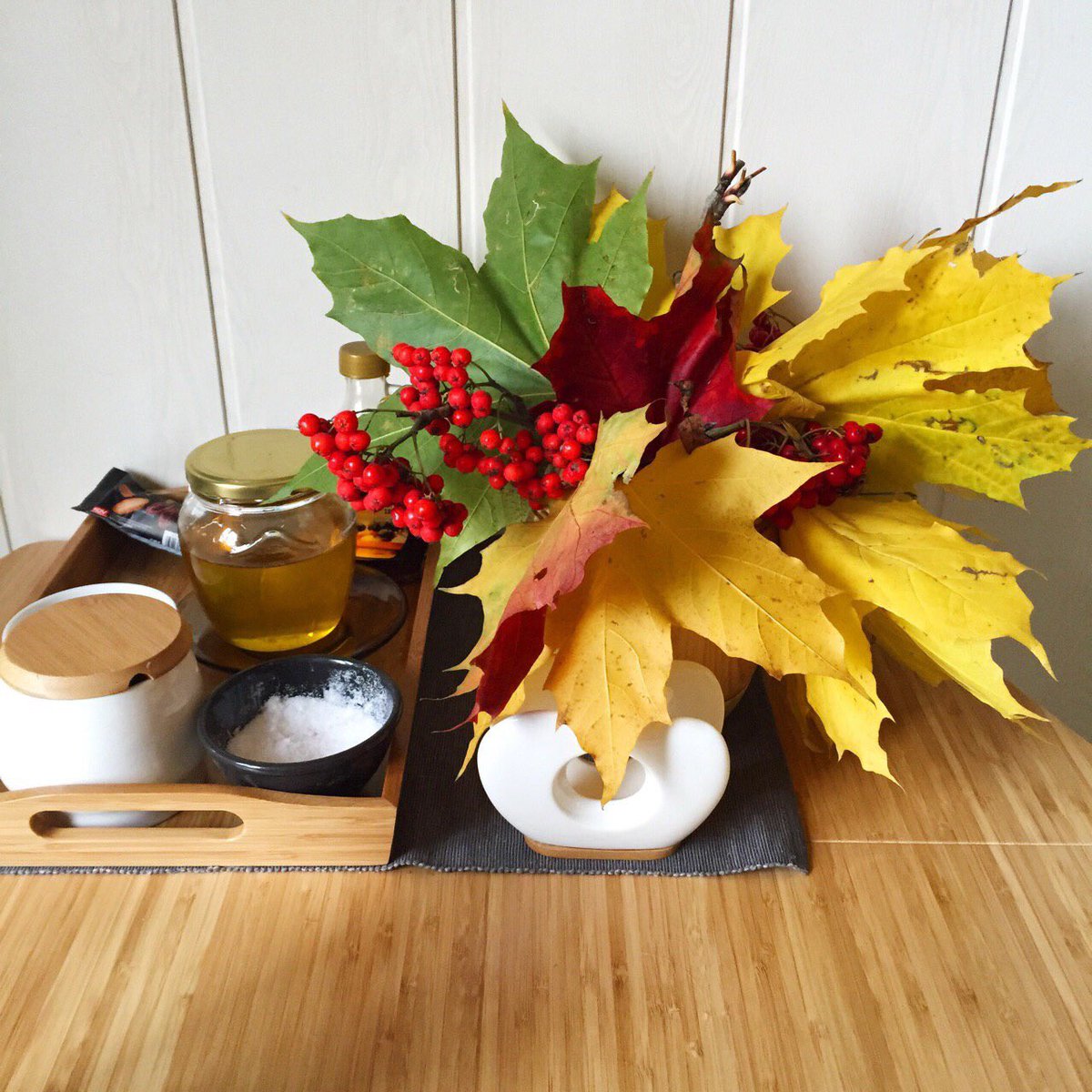 Olika201's tweet photo. #Autumn is a second spring
when every leaf is a flower.
~Albert Camus via @AdamFrei https://t.co/Wx9sgBuxru