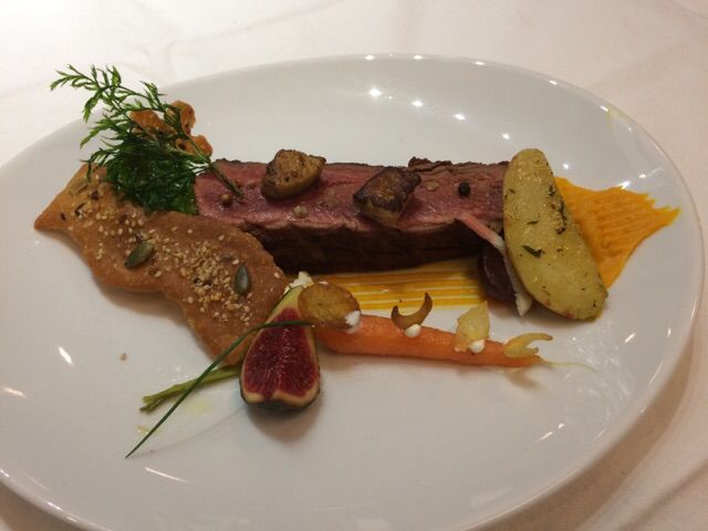 BlogFoieGras's tweet photo. Nicaury Faure présente sa #recette de #Magret et #FoieGras aux membres du jury du #challengeFoieGras. Qui sera le gagnant ? 😁 https://t.co/9TzoaaztGX