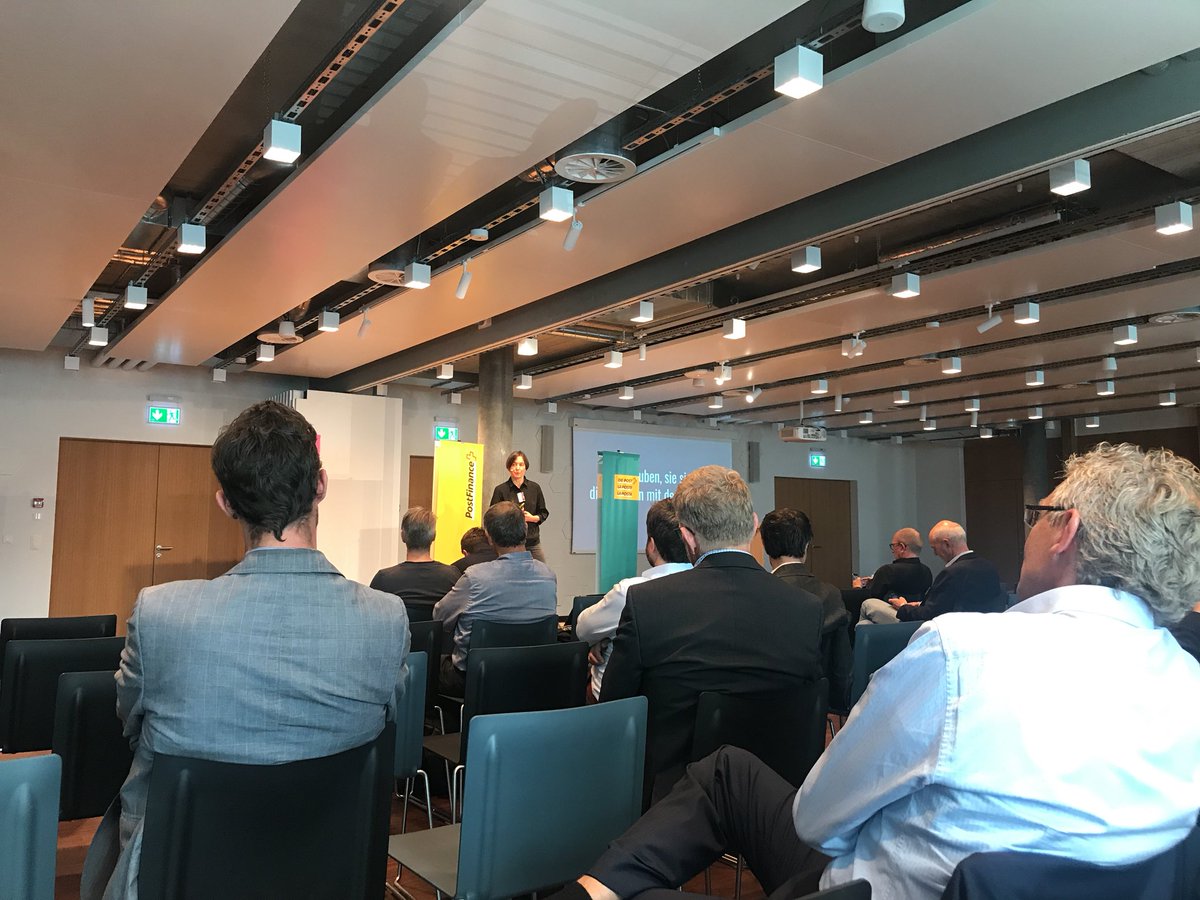 konzeptplus's tweet photo. @CielleNoire Queen of memes ist @kathrinpassig. Lustigstes Referat an der #Connecta2017 https://t.co/FM6jEFQ27Z