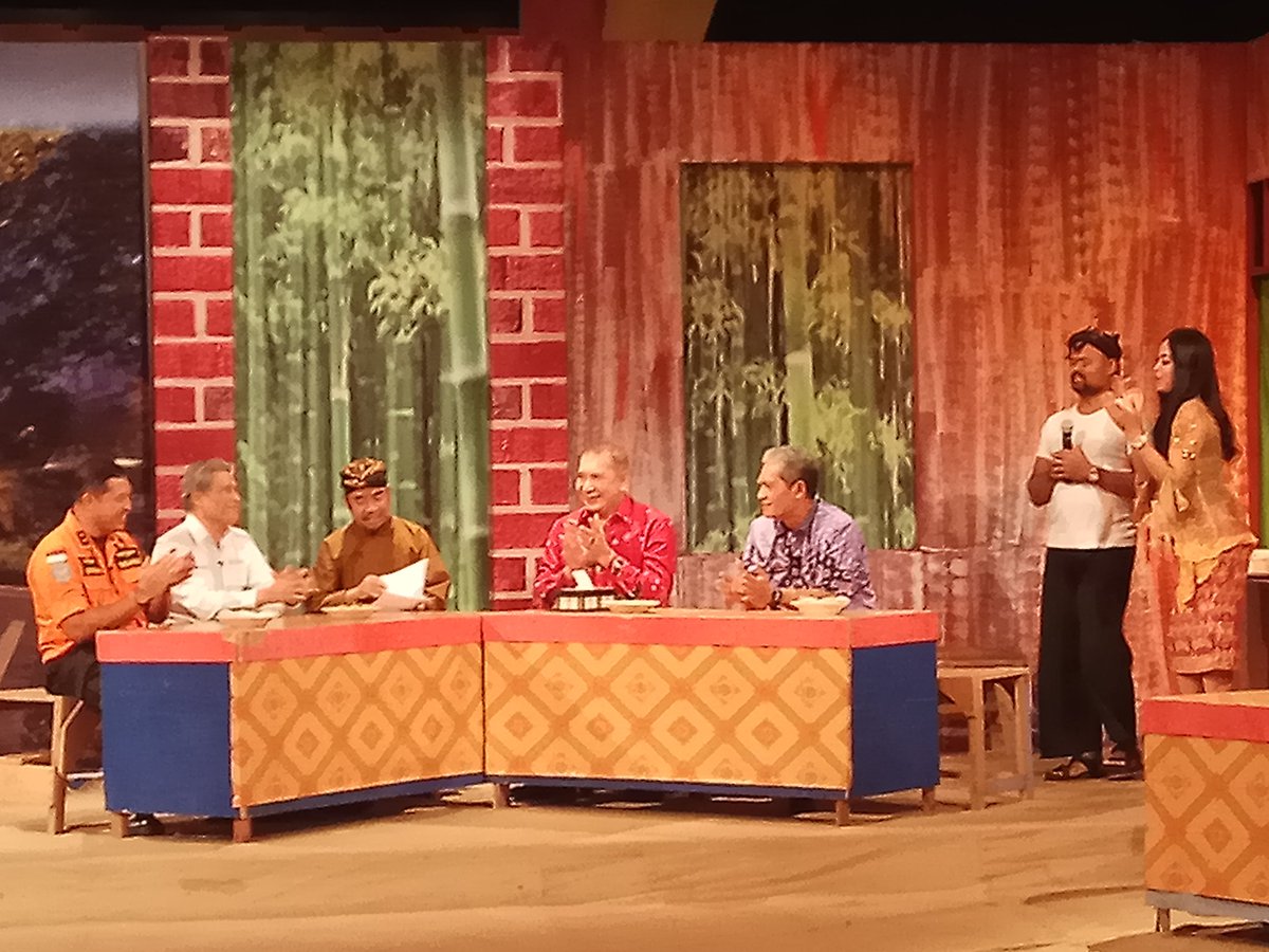 PMIJawaTengah's tweet photo. Dialog interaktif "Memberi Hormat Pada Pegiat Kemanusiaan" brsma PMI Jateng, BPBD Jateng, Basarnas Jateng, DPRD Jateng. di TVRI https://t.co/PQ8skKUORR