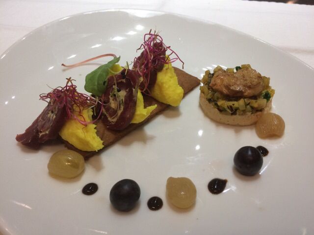 BlogFoieGras's tweet photo. Kevin Lepetit présente sa #recette de #Magret et #FoieGras aux membres du jury du #challengeFoieGras. Bientôt les résultats ! 😁 https://t.co/IFbl2TIBkH