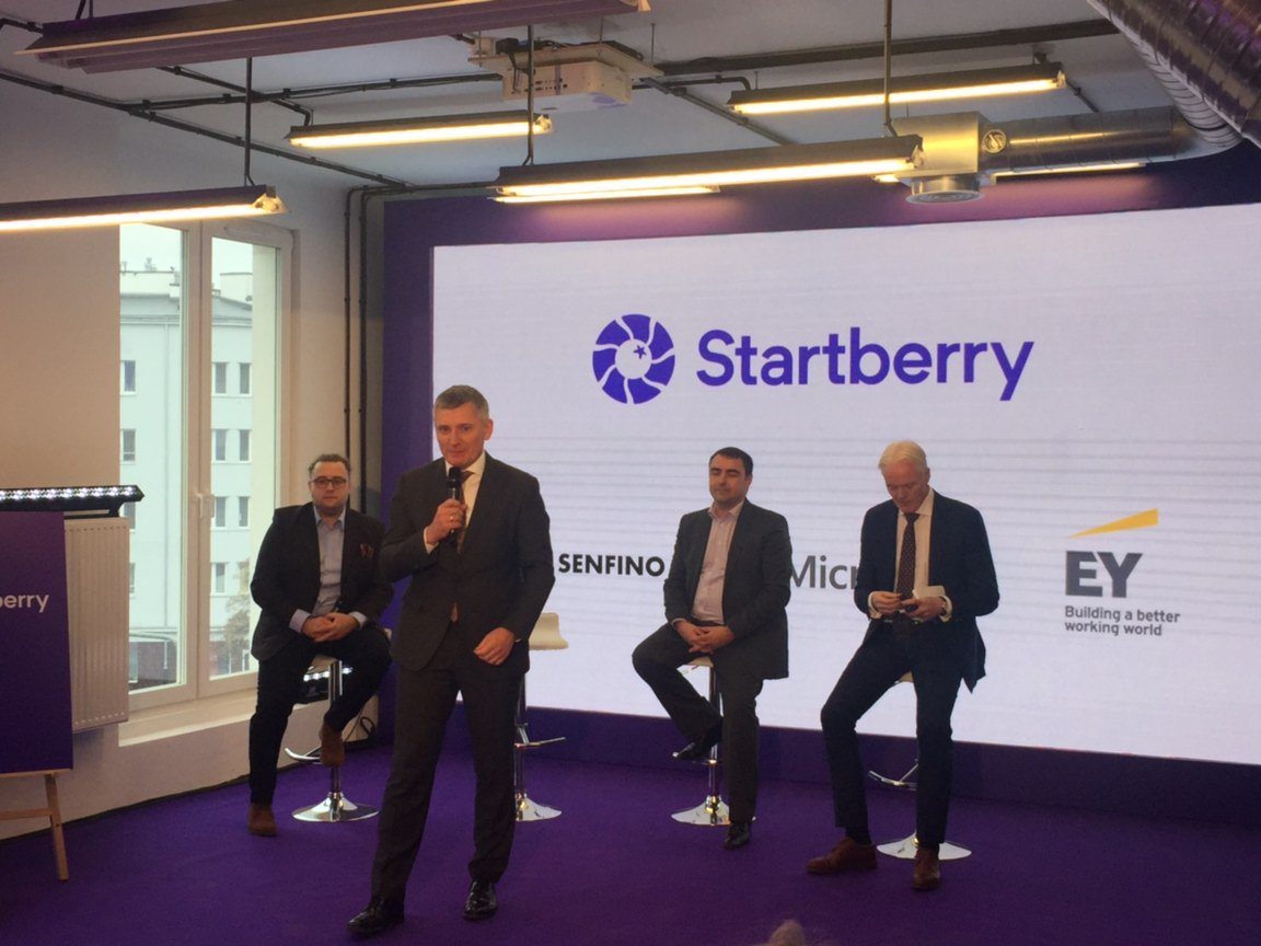 EY_Poland's tweet photo. Jacek Kędzior,EY: Z #Microsoft i @Senfino wspieramy #startups, aby z sukcesami mogły realizować swój potencjał rozwoju #techwawa #Startberry https://t.co/dPKn2VuIKf