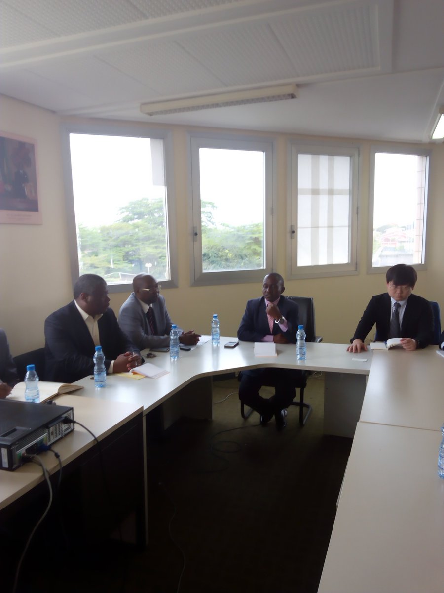 JUSTINTCOMM's tweet photo. #Gabon séance de travail avec l'agence Coréenne sur les TIC,ce jeudi 25 octobre 2017. https://t.co/YlpVa212mW