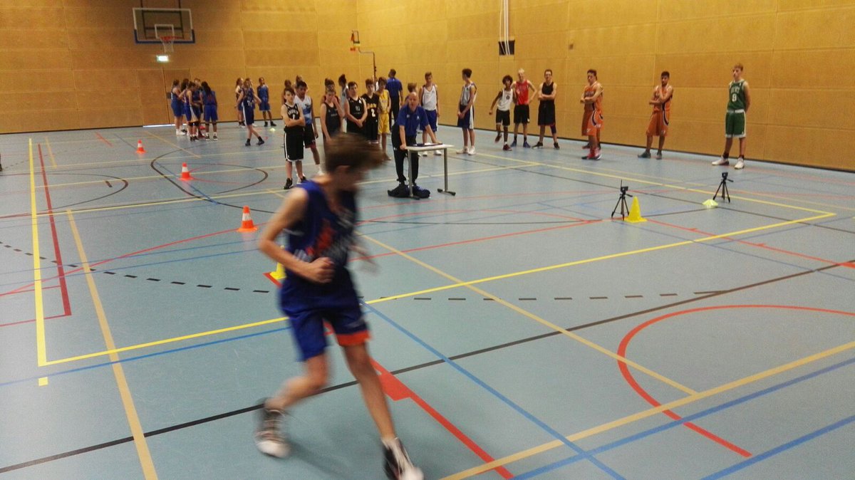 BAZwolle's tweet photo. Talentherkenningsdag voor U14/U15 jongens en meiden in de regio. Eerst de fysieke testen, daarna flink trainen!   #metenisweten #BAZ #NBB https://t.co/9WvSLsZPRF