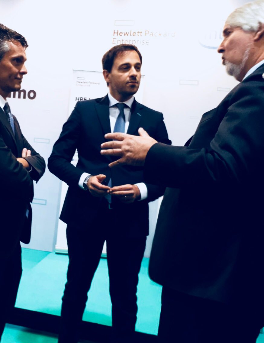 CCocchini's tweet photo. Raccontiamo al Ministro del Lavoro Poletti i benefici #hpeinnolab sul territorio @stefano_venturi @Paolo_Delgrosso @HPE_IT #SmauMilano https://t.co/WhqZDPKIw9
