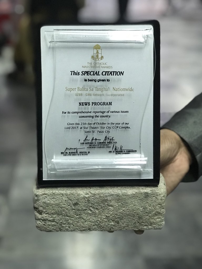 dzbb's tweet photo. @papaobet Super Balita Sa Tanghali Nationwide, binigyan ng special citation Award for News Program ng #39thCMMA. | via @papaobet https://t.co/M7HO00r8Lf