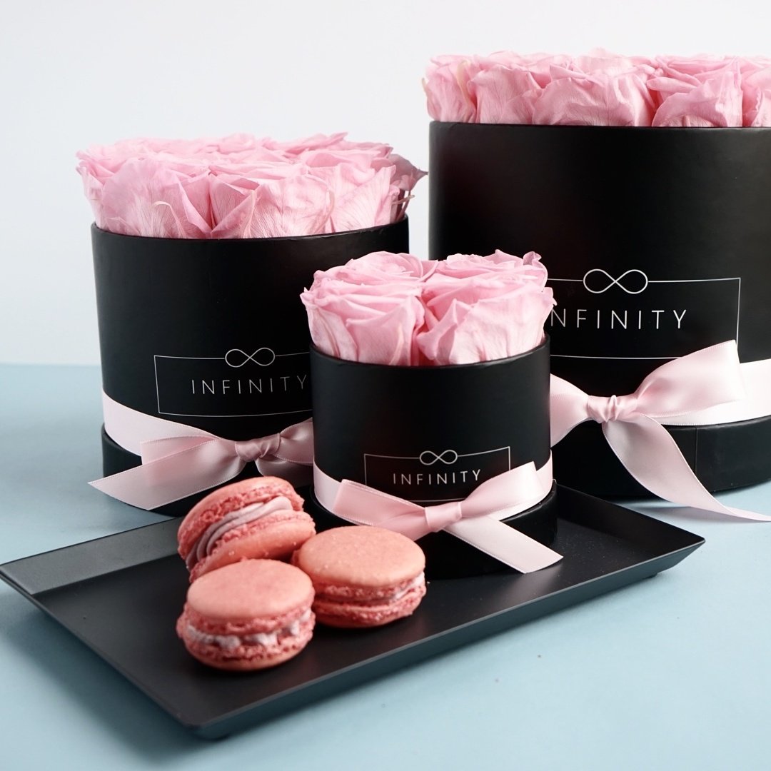 InfinityFlowerB's tweet photo. Unsere 3 Süßen - Familienfoto #infinityrose #infinityflowerbox #dreamteam https://t.co/dpgtI1M15X