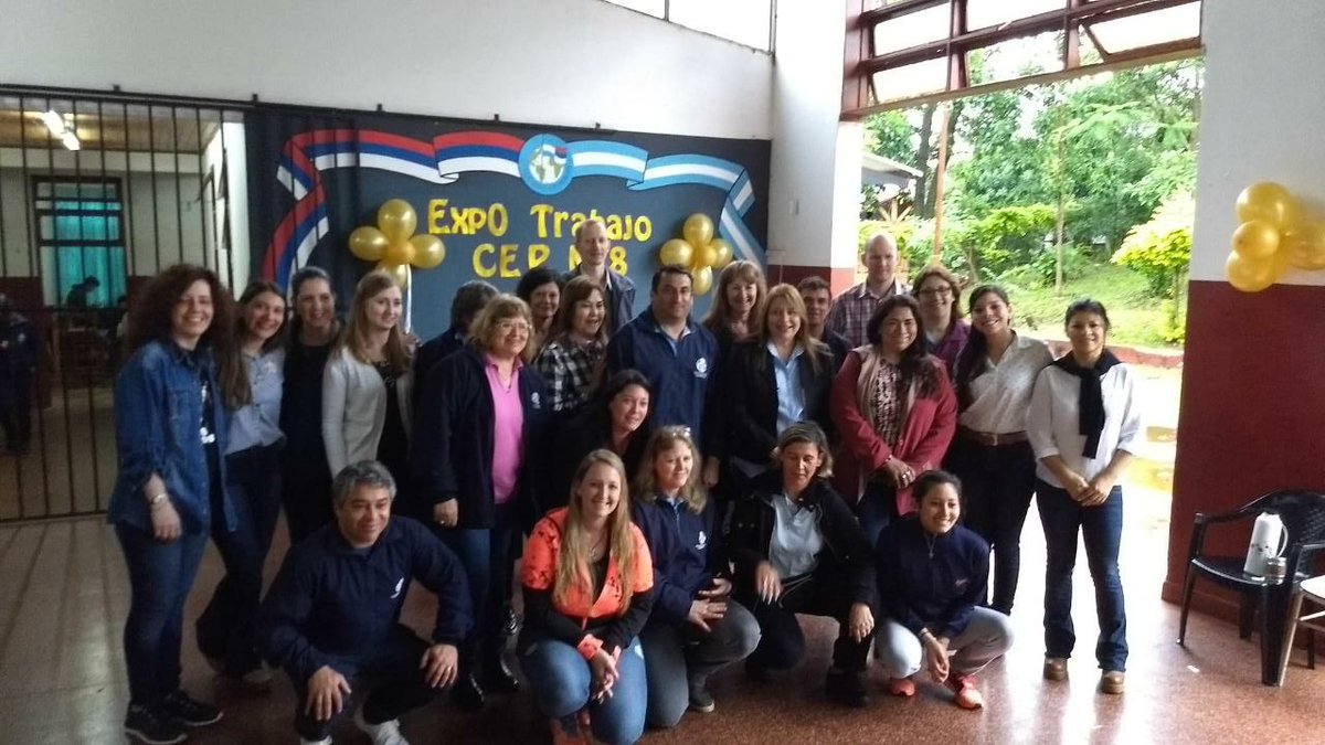 misioneseduca's tweet photo. Docentes del CEP 8 de Oberá comprometidos con la educación de sus alumnos @ivonneaqui @CGEMisiones https://t.co/YcJh9flBX8