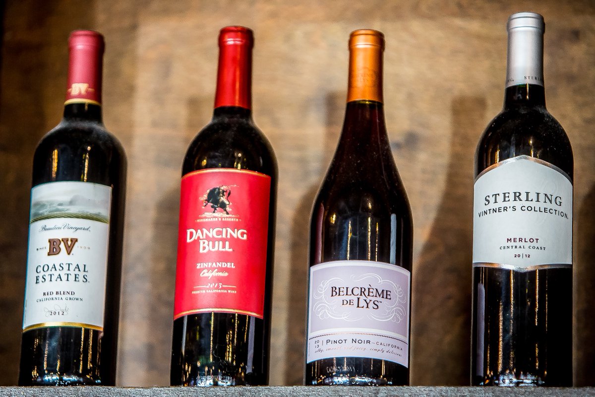 NeoPizzaAnnap's tweet photo. Who’s ready for #WineDownWednesday?! Nothing like a hot, fresh pizza and 50% off select bottles of wine! Join us this evening! 🍕🍷✨ https://t.co/Fy8LRN36dq