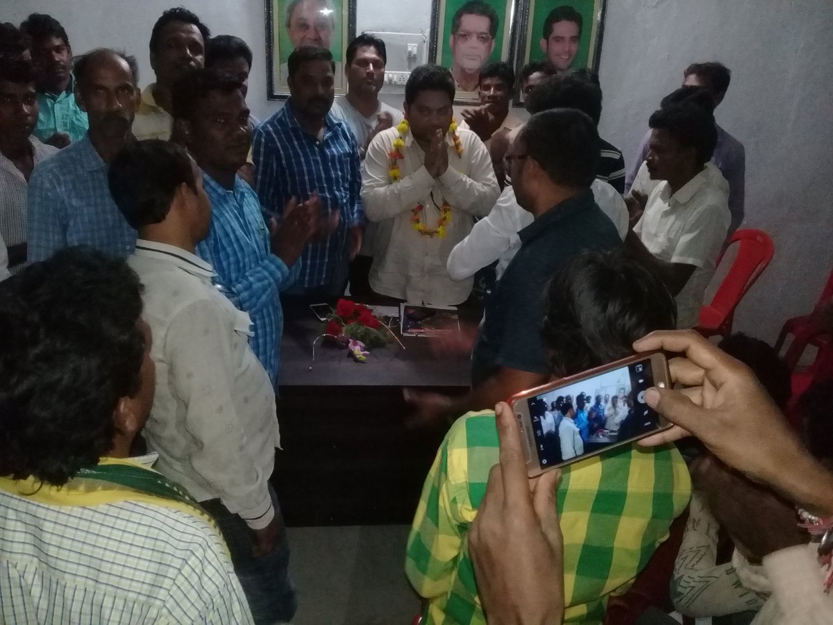 SarojMeeher's tweet photo. Patnagarh block solbandh panchayat youth bjp leaders join BJD patnagarh constituency office https://t.co/GJu52esRlZ