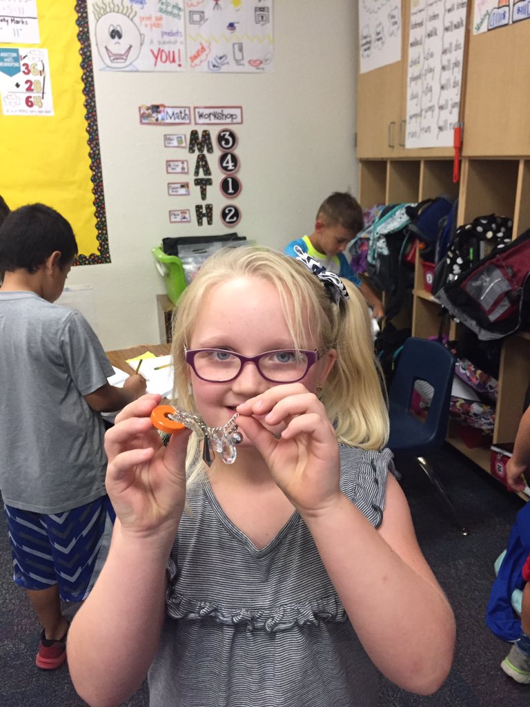 samremington2's tweet photo. Is it magnetic or not? #carsonstars #magnets https://t.co/2dnsBjDHCs