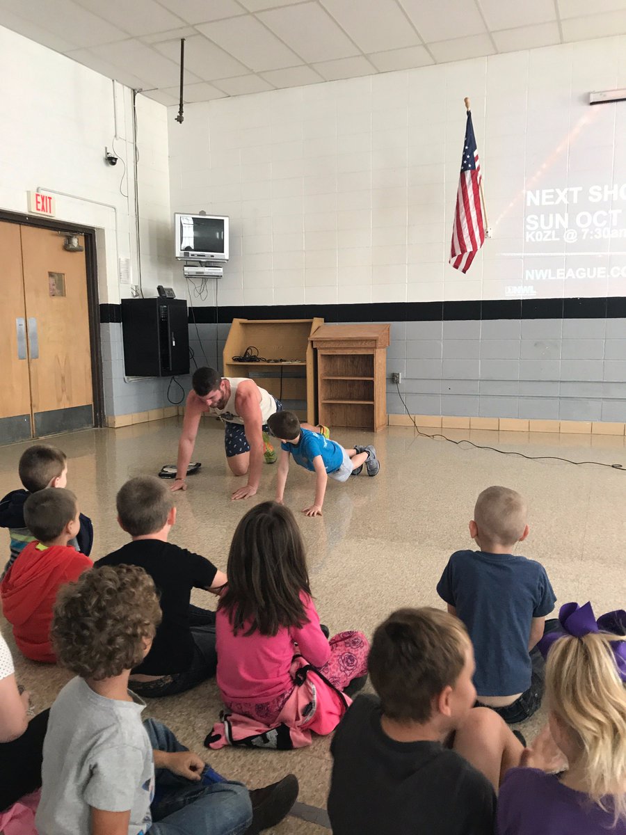 nicholson_net's tweet photo. One of my favorite moments this year!! Pro wrestler teaching this awesome 1st grader how to do a pushup! #beyourownchampion #agpiratepride https://t.co/EcxHtHQW8u