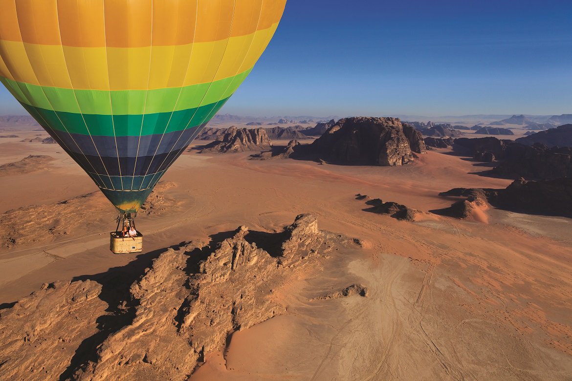 VisitJordan's tweet photo. Mention a friend you want to go hot air ballooning with in #WadiRum ❤️

#GoJordan https://t.co/7en3BQsthc