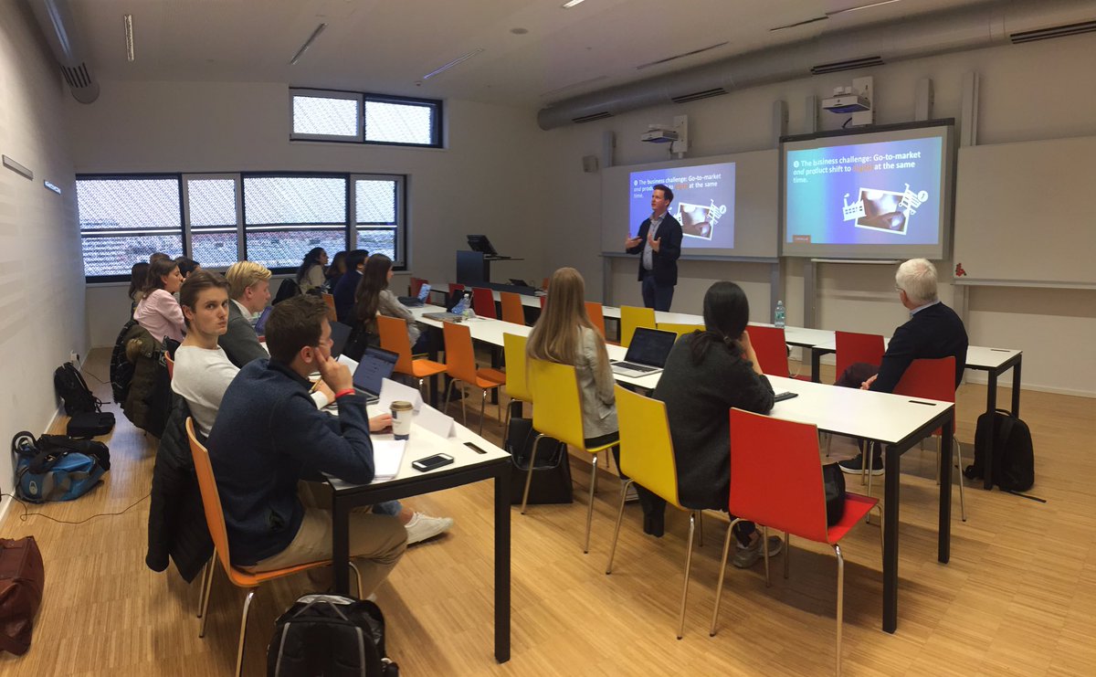 massatti73's tweet photo. Thx @Oracle @maxbyloff for sharing your insights on the #future of #CX #CustomerExperience to my students @wu_vienna https://t.co/lUNCmy1qhU