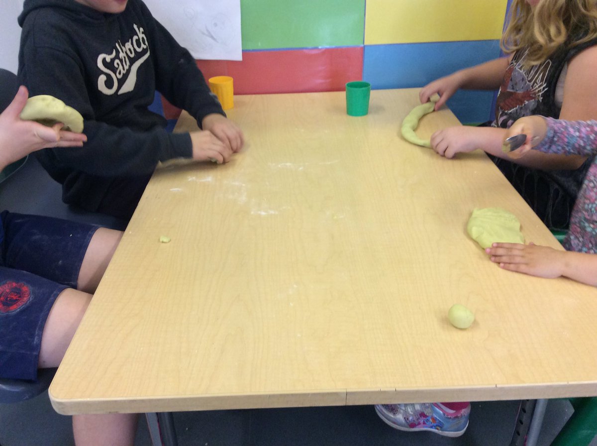 CSLSchoolsOut's tweet photo. We have made green play dough ready for Halloween it was lovely and warm to begin with. https://t.co/DDrOnnPVHy