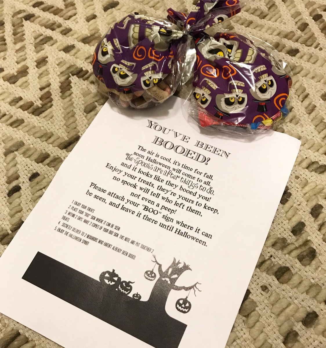 EdisonGordonSq's tweet photo. Residents, keep an eye out for treats at your door all week long. #lifeattheedison #Cleveland https://t.co/BeYbgD7x3P