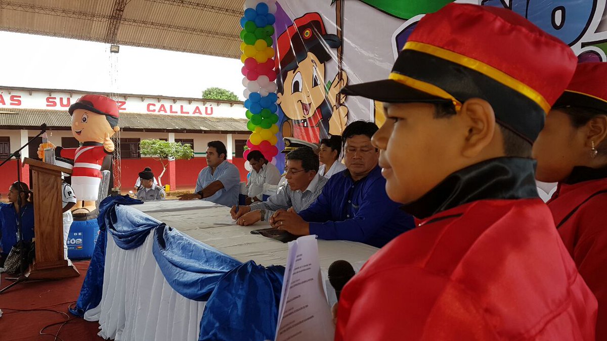 mindefbolivia's tweet photo. #Ahora/ Viceministro #Begazo presente en la U.E. ‘Alto de la Alianza’ para el inicio de pago del #BonoJuacitoPinto en #Guayaramerín https://t.co/jAoZmF3fhN