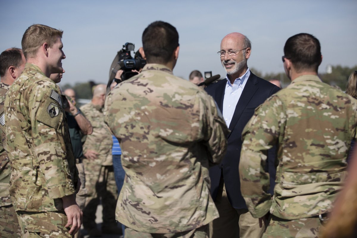 GovernorsOffice's tweet photo. 📷 Photos from @GovernorTomWolf &amp; First Lady Frances Wolf welcoming @PANationalGuard returning from Kuwait on Sunday. https://t.co/PxVU7wO2DA https://t.co/TRJhDIDDNa