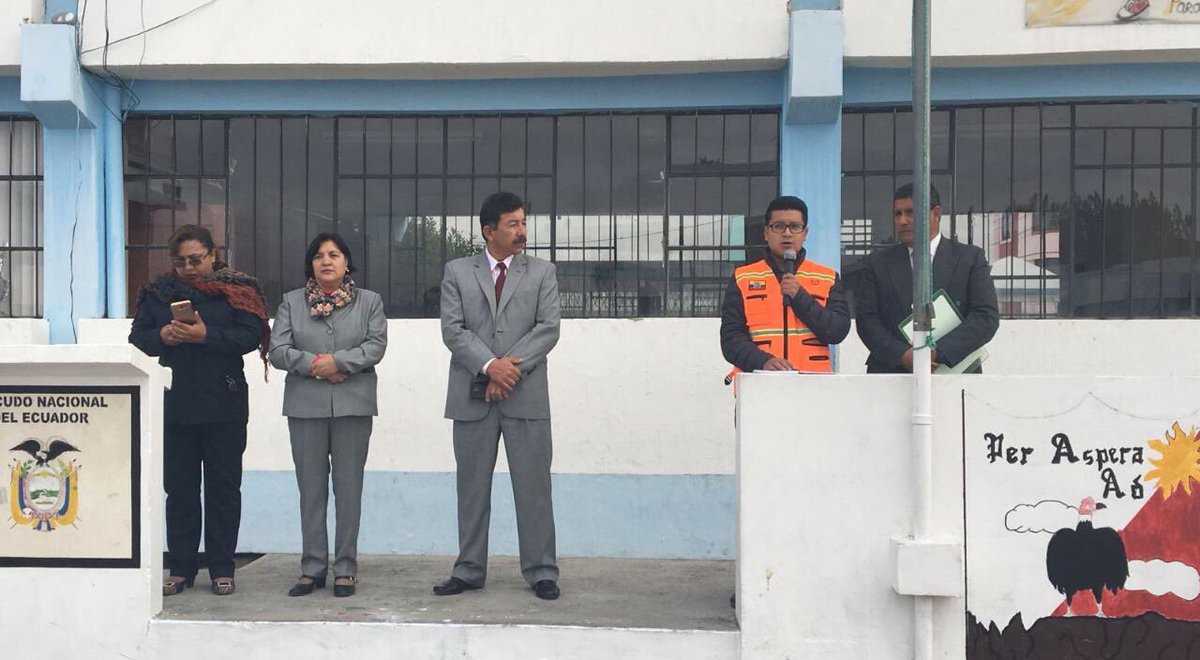 Riesgos_Ec's tweet photo. Técnicos #SGR acuden a centros educativos de #Tungurahua, #Cotopaxi y #Chimborazo para fomentar una cultura de prevención por el Día Internacional para la Reducción de Desastres #DIRD2017 https://t.co/Chli6DRscG